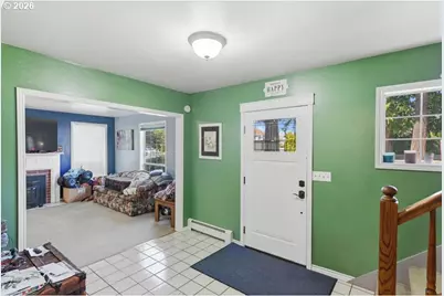 715 E 1st St, Coquille, OR 97423 - Photo 9