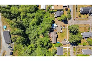 715 E 1st St, Coquille, OR 97423 - Photo 39