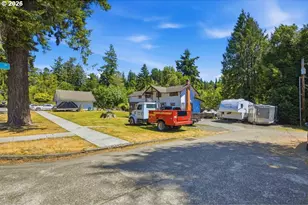 715 E 1st St, Coquille, OR 97423 - Photo 37