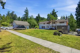 715 E 1st St, Coquille, OR 97423 - Photo 3