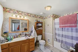 715 E 1st St, Coquille, OR 97423 - Photo 21