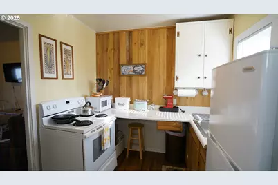 145 E Franklin Ave, Dayville, OR 97825 - Photo 9