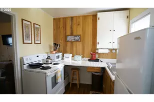 145 E Franklin Ave, Dayville, OR 97825 - Photo 9