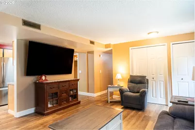 5209 G St, Springfield, OR 97478 - Photo 5