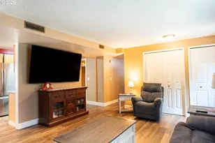 5209 G St, Springfield, OR 97478 - Photo 5
