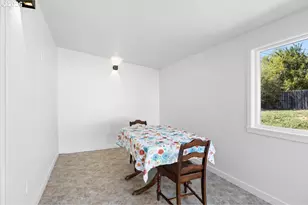 1202 NE A St, Grants Pass, OR 97526 - Photo 11