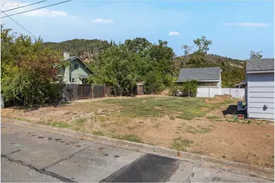 1202 NE A St, Grants Pass, OR 97526 - Photo 17