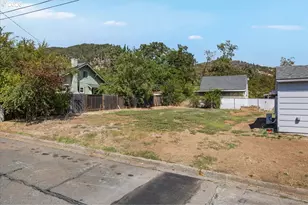 1202 NE A St, Grants Pass, OR 97526 - Photo 17