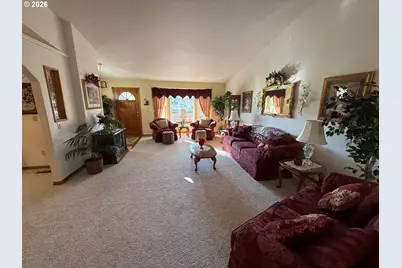 221 Foster Ln, Roseburg, OR 97470 - Photo 9