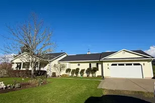 221 Foster Ln, Roseburg, OR 97470 - Photo 1