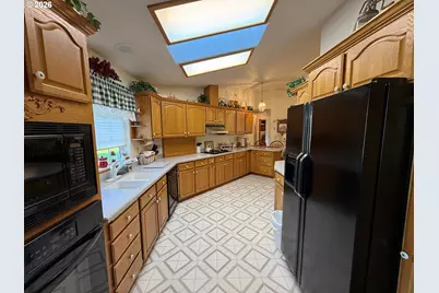 221 Foster Ln, Roseburg, OR 97470 - Photo 15