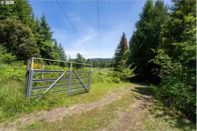 99104 Lone Pine Ln, Myrtle Point, OR 97458 - Photo 17