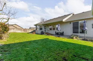 303 Ashwood St, Sutherlin, OR 97479 - Photo 11