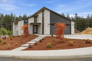 726 SE 42nd Pl, Newport, OR 97366 - Photo 1
