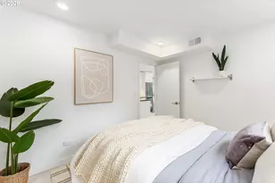 859 SW Broadway Dr, Portland, OR 97201 - Photo 9