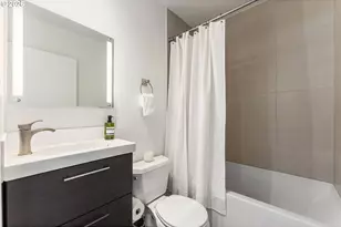 859 SW Broadway Dr, Portland, OR 97201 - Photo 11