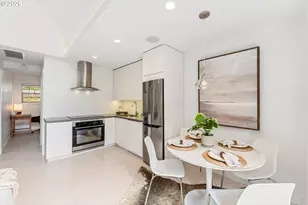 859 SW Broadway Dr, Portland, OR 97201 - Photo 7