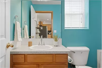 7861 SE Springwater Dr, Portland, OR 97206 - Photo 9