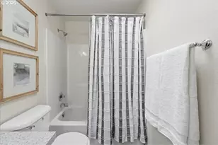 7861 SE Springwater Dr, Portland, OR 97206 - Photo 33