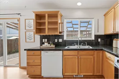 7861 SE Springwater Dr, Portland, OR 97206 - Photo 15