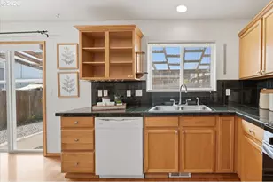 7861 SE Springwater Dr, Portland, OR 97206 - Photo 15