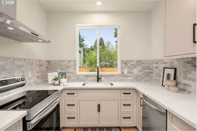 8639 N Fox St, Portland, OR 97203 - Photo 11