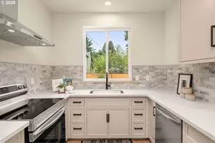 8639 N Fox St, Portland, OR 97203 - Photo 11