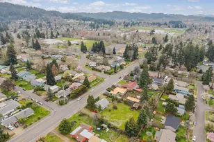 3315 W 18th Ave, Eugene, OR 97402 - Photo 3