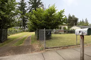10821 SE Boise St, Portland, OR 97266 - Photo 27