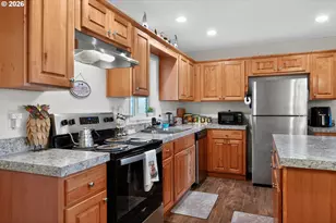 826 SW Cherry St, Willamina, OR 97396 - Photo 7