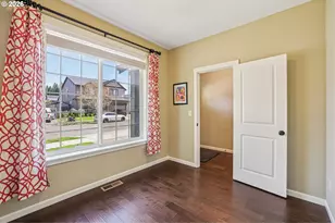 2117 SE Cochran Dr, Gresham, OR 97080 - Photo 9