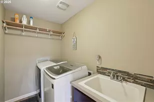 2117 SE Cochran Dr, Gresham, OR 97080 - Photo 33