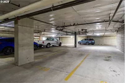 820 NW 12th Ave #110, Portland, OR 97209 - Photo 39