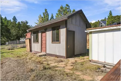 911 Jade Dr, Roseburg, OR 97471 - Photo 45