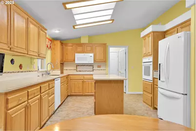 2488 Northampton, Eugene, OR 97404 - Photo 11