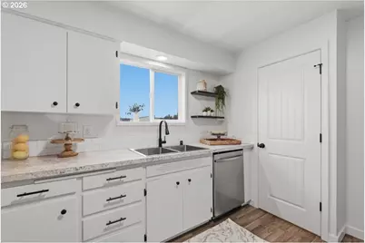 132 Green Acres Dr, Castle Rock, WA 98611 - Photo 13