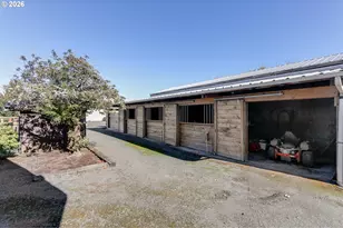 33391 Howe Ln, Creswell, OR 97426 - Photo 13