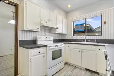 224 N Hayden Bay Dr, Portland, OR 97217 - Photo 9