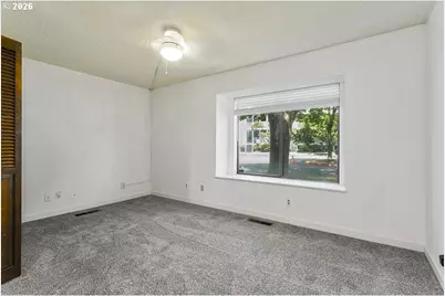 224 N Hayden Bay Dr, Portland, OR 97217 - Photo 17