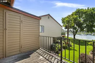 224 N Hayden Bay Dr, Portland, OR 97217 - Photo 35