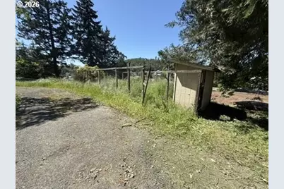 1410 NW Grove St, Roseburg, OR 97471 - Photo 5