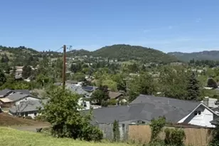 1410 NW Grove St, Roseburg, OR 97471 - Photo 7