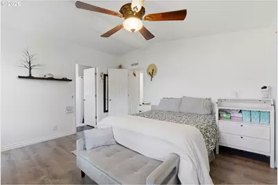 2250 N Broughton Dr, Portland, OR 97217 - Photo 19