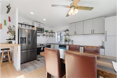 2250 N Broughton Dr, Portland, OR 97217 - Photo 13