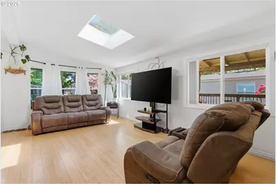 2250 N Broughton Dr, Portland, OR 97217 - Photo 7