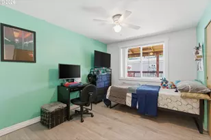 2250 N Broughton Dr, Portland, OR 97217 - Photo 25