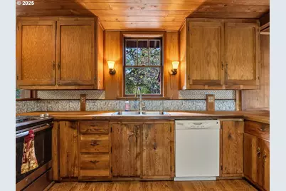 44072 Anderson Ln, Astoria, OR 97103 - Photo 11