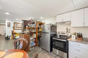 214 Holcomb Ave, Kelso, WA 98626 - Photo 13