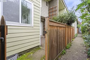 7302 N New York Ave, Portland, OR 97203 - Photo 9