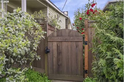 7302 N New York Ave, Portland, OR 97203 - Photo 5